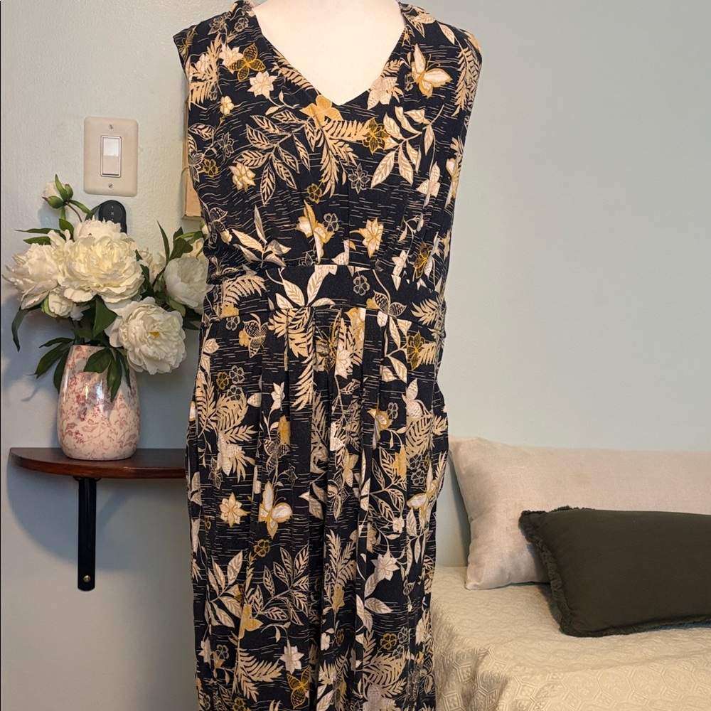 ChFloral Sleeveless Dress - Black and Gold